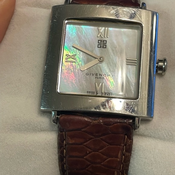 GIVENCHY PARIS Attitude Line Mother Of Pearl dial Watch. - Picture 4 of 12